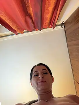 XXX chat uživo modela Hotmomcheckk_