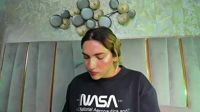 TomLondon_ Adlı Modelin Canlı XXX Sohbeti