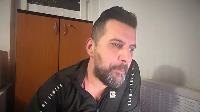 TARKAN1のライブXXXチャット