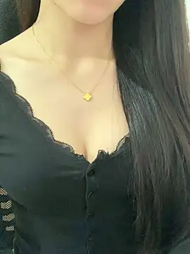 Jonlie18: онлайн-секс-чат