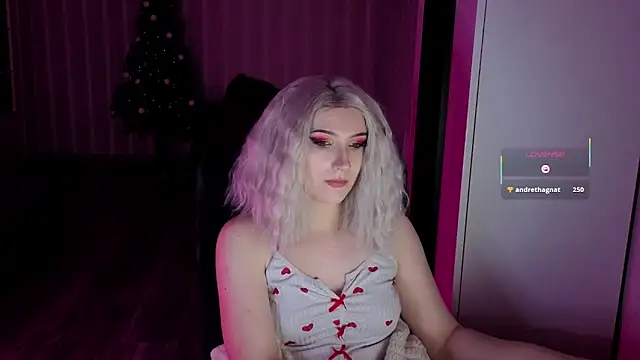 violet-siren-x élő XXX-chatje