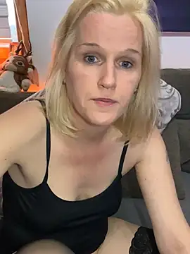 Chat XXX en directo de Tinny84