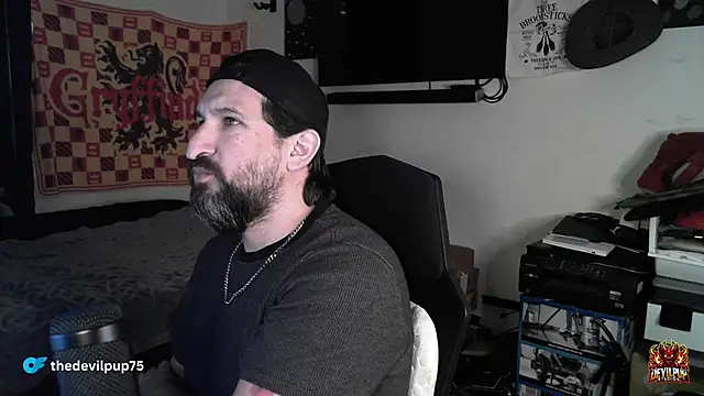 DevilPup75_ Chat XXX in diretta