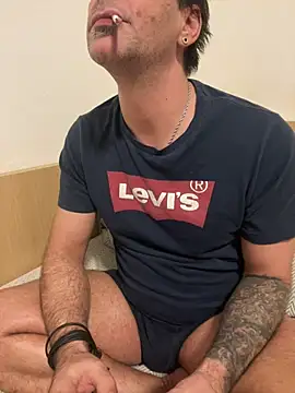 XXX chat uživo modela _madbull_