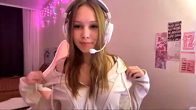 Nelly_Sweetgirl webcam show