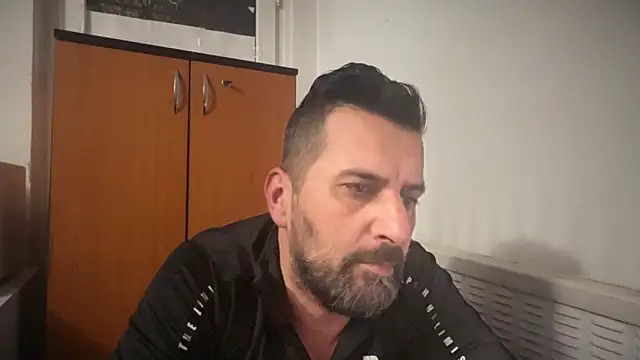 TARKAN1のライブXXXチャット