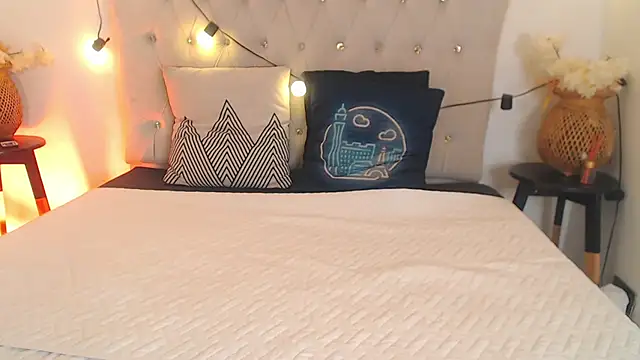 GloryShine: διαδικτυακό σόου στην κάμερα