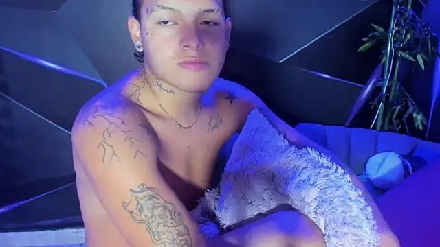 Plays_cloe_sex webcam show