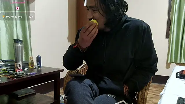 Gre3k_god Adlı Modelin Canlı XXX Sohbeti