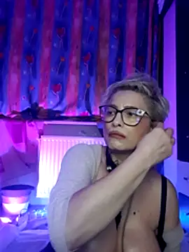 XXX chat uživo modela BellaBellaHot