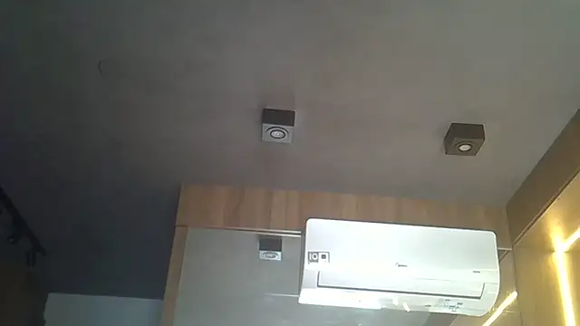 SkinnyKitten Pertunjukan Webcam