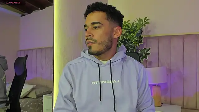 Chat +18 de aries_unbound ao vivo