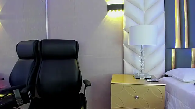 XXX chat uživo modela ChloeHarper_