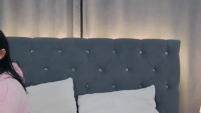 LeilaLow's Live XXX Chat