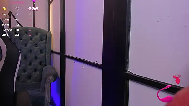 Chat XXX en directo de NahomiRichards_