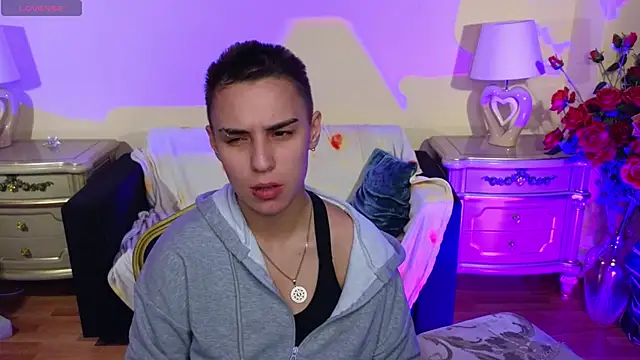 Escaped_Brides live XXX chat