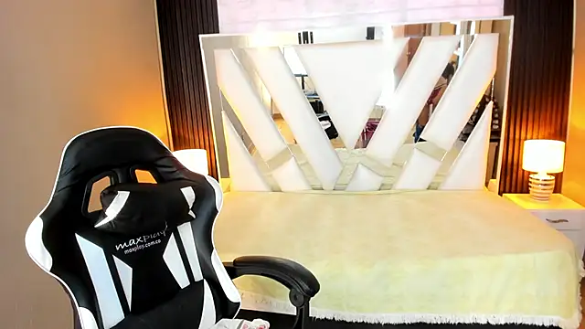 Linda4Petite Chat XXX in diretta