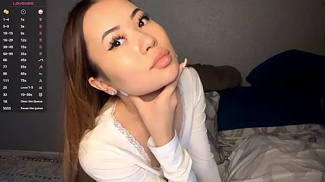 Ur_neighbor_Kira élő XXX-chatje