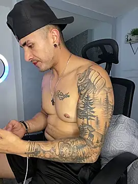 XXX chat uživo modela ALEXXX_KING