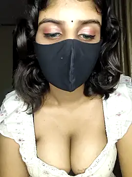 Chat +18 de Zaayaa_2 ao vivo