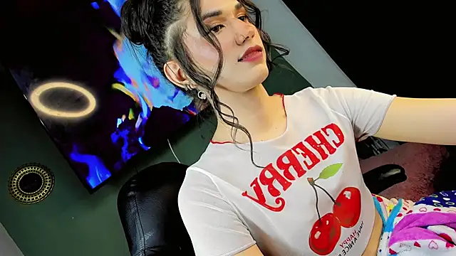 Charming_J élő XXX-chatje