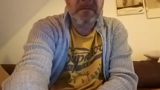 BigUncut_19x6 Live XXX Chat