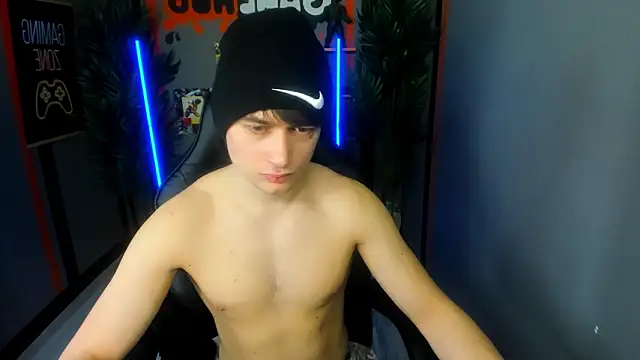 AlejandroEllias' Live XXX Chat