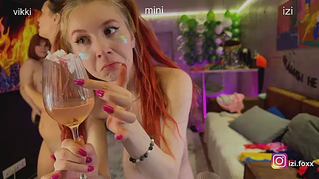 Chatroom XXX en direct de Misss_Vikk