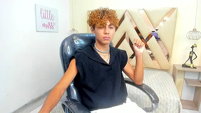 Anyelo_Twink Webcam Show