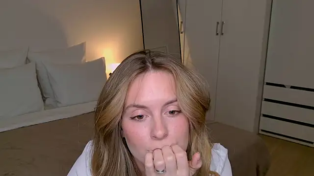 RozzitaBedberry Adlı Modelin Canlı XXX Sohbeti