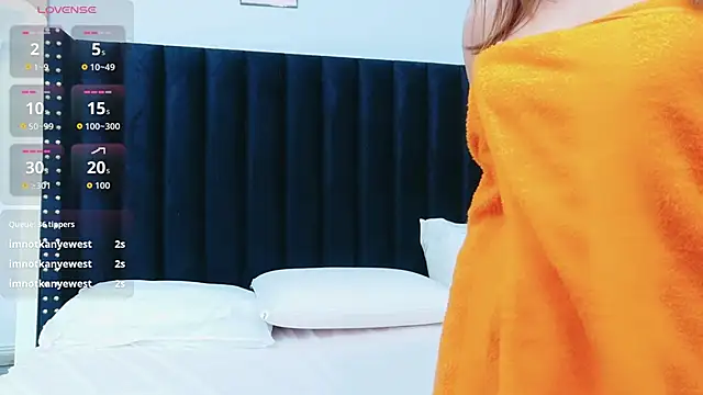 Chat XXX en directo de hornybarelylegalgirl