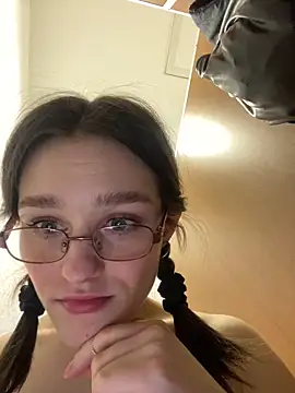 Mia_Mia_M Adlı Modelin Canlı XXX Sohbeti