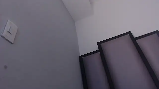 Lucy-23 élő XXX-chatje