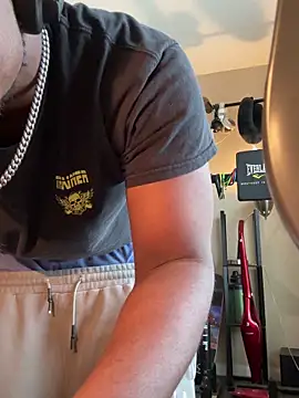 Pokazy przed kamerką – KeYBuMp323