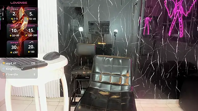 Nini_Beyker Adlı Modelin Canlı XXX Sohbeti