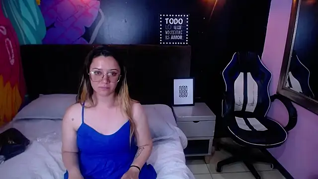 Alaiia___ élő XXX-chatje