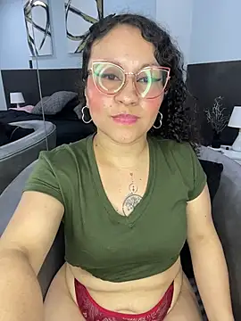 Violet_21_ élő XXX-chatje