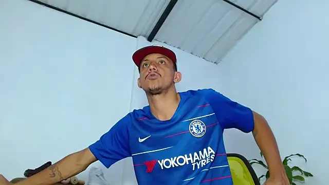 Chatroom XXX en direct de skinny23cm