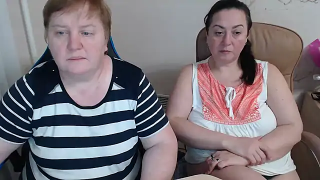 Bertie_Adeline Show in webcam