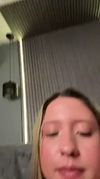 دردشة MiaPetit_ الجنسية المباشرة