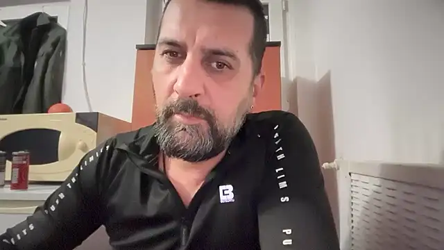 TARKAN1のライブXXXチャット