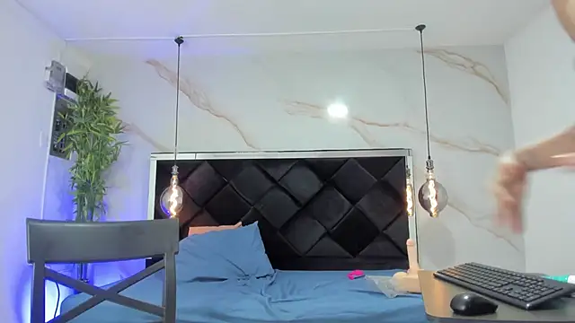 XXX chat uživo modela AngelaaCute_