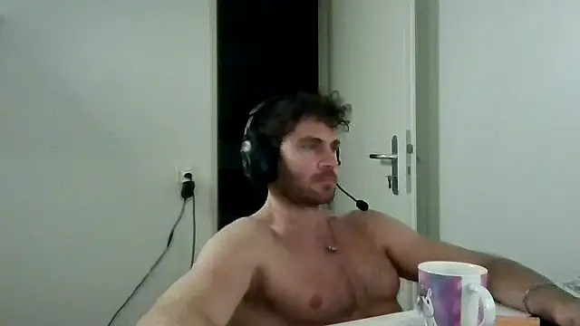 alpha-hunk élő XXX-chatje