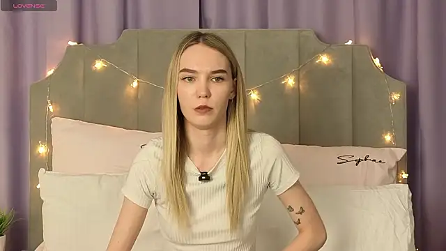 NikkiRyx live XXX chat