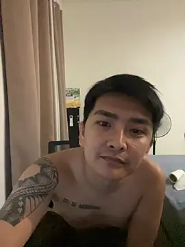 XAsianBoyToyX élő XXX-chatje