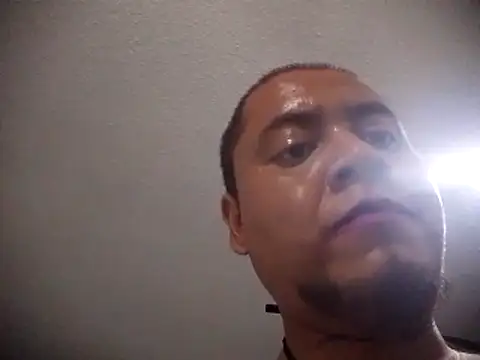 7305bisexual's Live XXX Chat