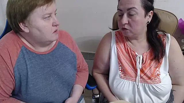 Bertie_Adeline élő XXX-chatje