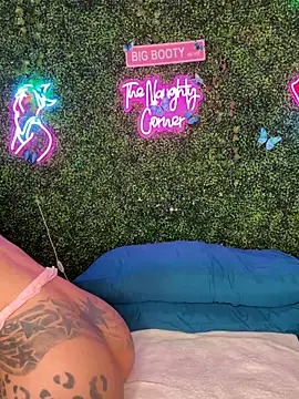 RenaThickAss élő XXX-chatje