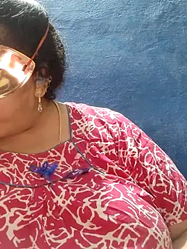 tamilthanushri's Live XXX Chat