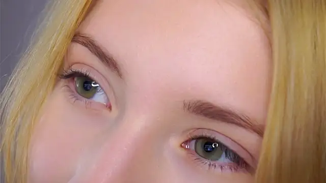 SunnivaCovil live XXX chat